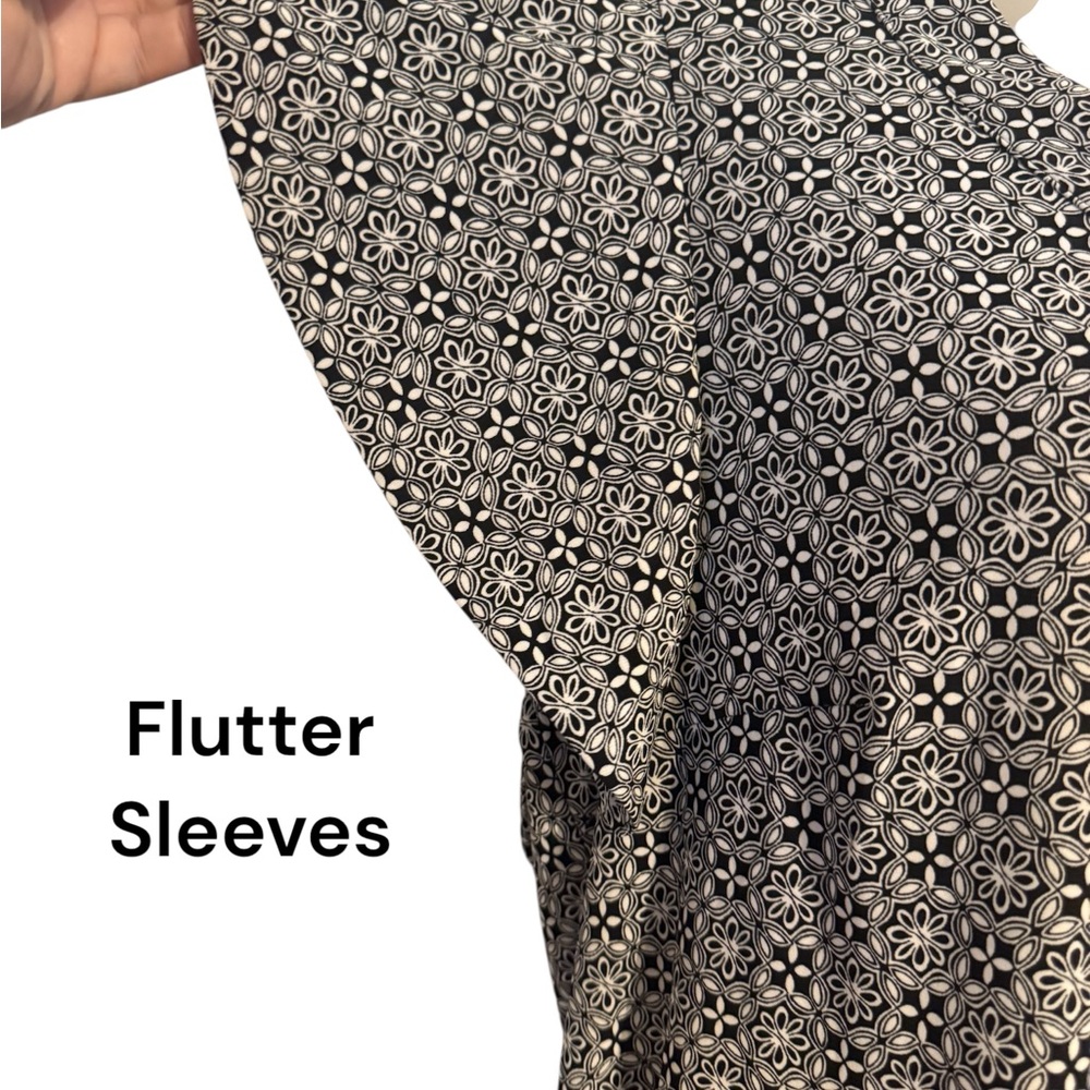 ❤️ Roz & Ali Black/White Patterned Blouse w/Flutter Sleeve LARGE   #V - Picture 3 of 6